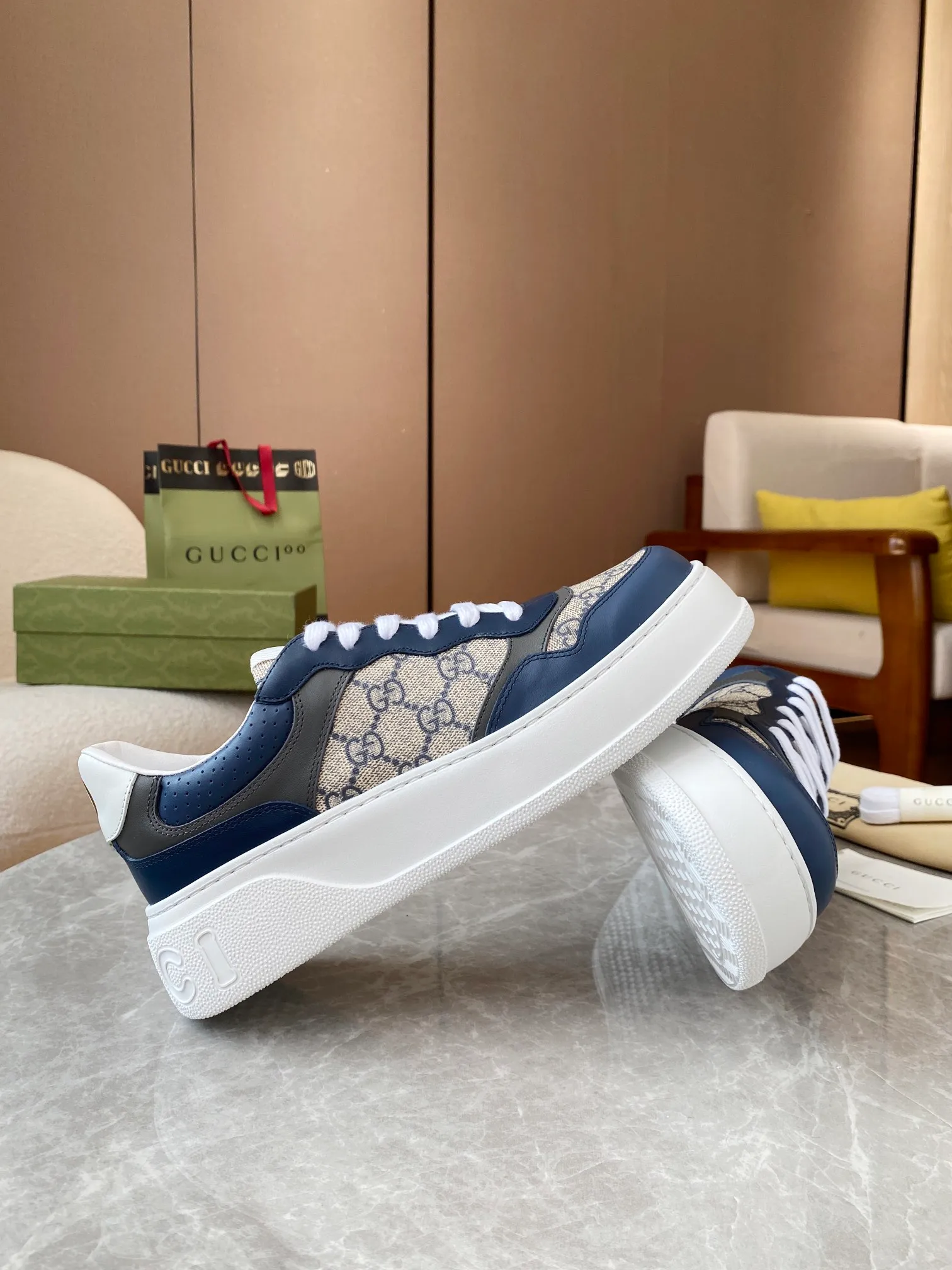 💕💕Factory direct selling price p480💕💕 Women's Shoes Women's Clothing Women's Shoes Factory GUCCI New Gucci 🔵GUCCI Italian Gucci dad shoes 2️⃣ years of accumulation in dad shoes, original dismantling 1:1 development Couple 👫 style 🔜Versatile in all seasons 🔜 Fashion 🔜 Personality 🔜 Different Upper: Imported top-grained calfskin 🐮 Lining: Original grade A imported cowhide 🐮 Foot pads: Original grade A imported cowhide 💯 Full counter authentic packaging Midsole Latex pad with LOGO, last, oiled edge, air pressure coding process, supports NFC anti-counterfeiting chip detection! Size: women’s code 34-41, men’s code 38-45 (women’s 34 41, men’s 38 45 customized)